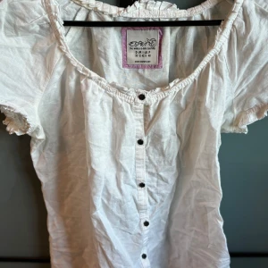 Jättefin vit tröja - Jättefin tröja från esprit! Använd 1 gång. Jättefint skick