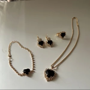 Smyckeset armband örhängen halsband  - Väldigt fint sätt och i bra skick!