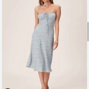 Adoore klänning - Adoore klänning i storlek 36. Använd ett fåtal ggr. I mycket bra skick.