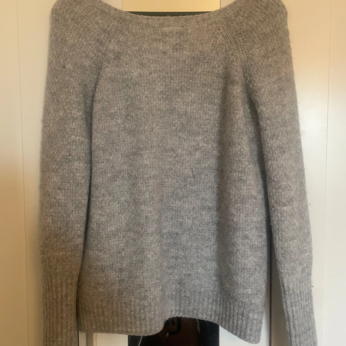 Grå stickad tröja - 93