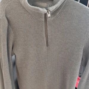 Grå kofta - Storlek S Knappast använt 