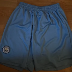 Manchester city shorts i storlek S-M - Fotbolls shorts laget är Manchester city ej använda storlek S-M