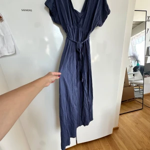 Långklänning - Senaste trenderna till tidlösa klassiker. outfits dresses för alla tillfällen cocktail, fest eller till någon harmonisk afton! 😍 stilfull elegant dress som formar sig efter din kropp. Känn dig snygg och stilig✨ 