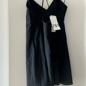 Klänning  - Kort svart klänning 👗 väldig fin men passade inte mig..!  Ny 🏷️