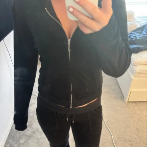 juicy kofta - används inte längre. köpt på kids brand store. köparen står för frakt. pris kan diskuteras. 