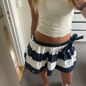 Kjol  - Randig kjol med Knut i sidan