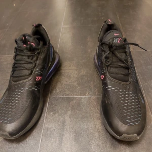 Nike air 270 Cosmos storlek 43 EU - Nike air 270 Cosmos storlek 43 EU Knappt använda. Endast provade. 