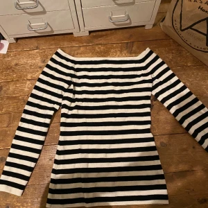 Off shoulder tröja - Skön snygg tröja som tyvärr inte längre kommer till använding