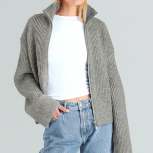 Stickad kofta - Jätte fint skick! Slutsåld på nätet🤍