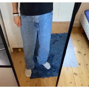 Weekday galaxy loose jeans  34 Midja 32 Längd 190 cm (min längd/referenslängd)