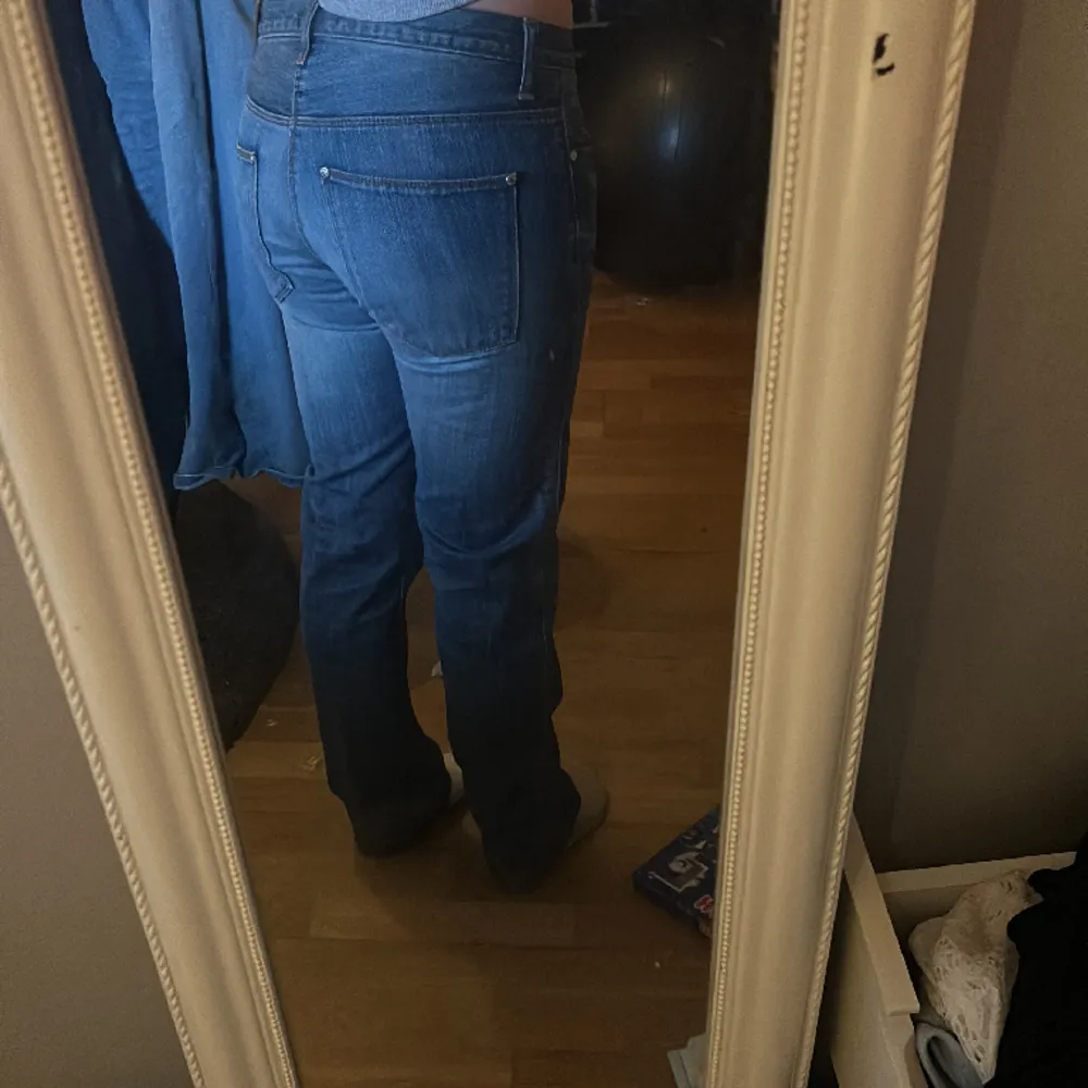 Perfekt skick, inga skada vid fötterna, passar bra på mig som vanligtvis har storlek 38💗. Jeans & Byxor.