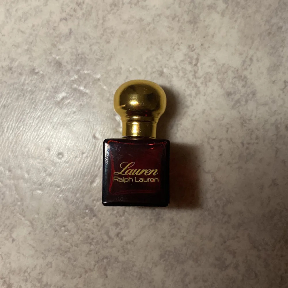 Liten Ralph Lauren parfym, 5ml. Äkta . Accessoarer.
