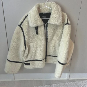 Jacka zara - Strl L, knappt använd