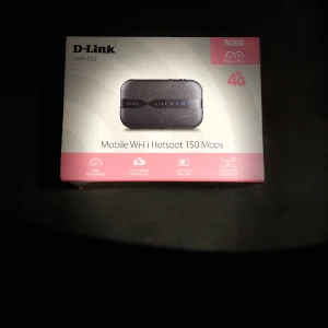 Trådlös wifimodem  - Kan ta med den ut vart som helst liten och smidig, går att lägga simkort i perfekt för semester eller hemma eller om man vill surfa på vpn. Oanvänd!