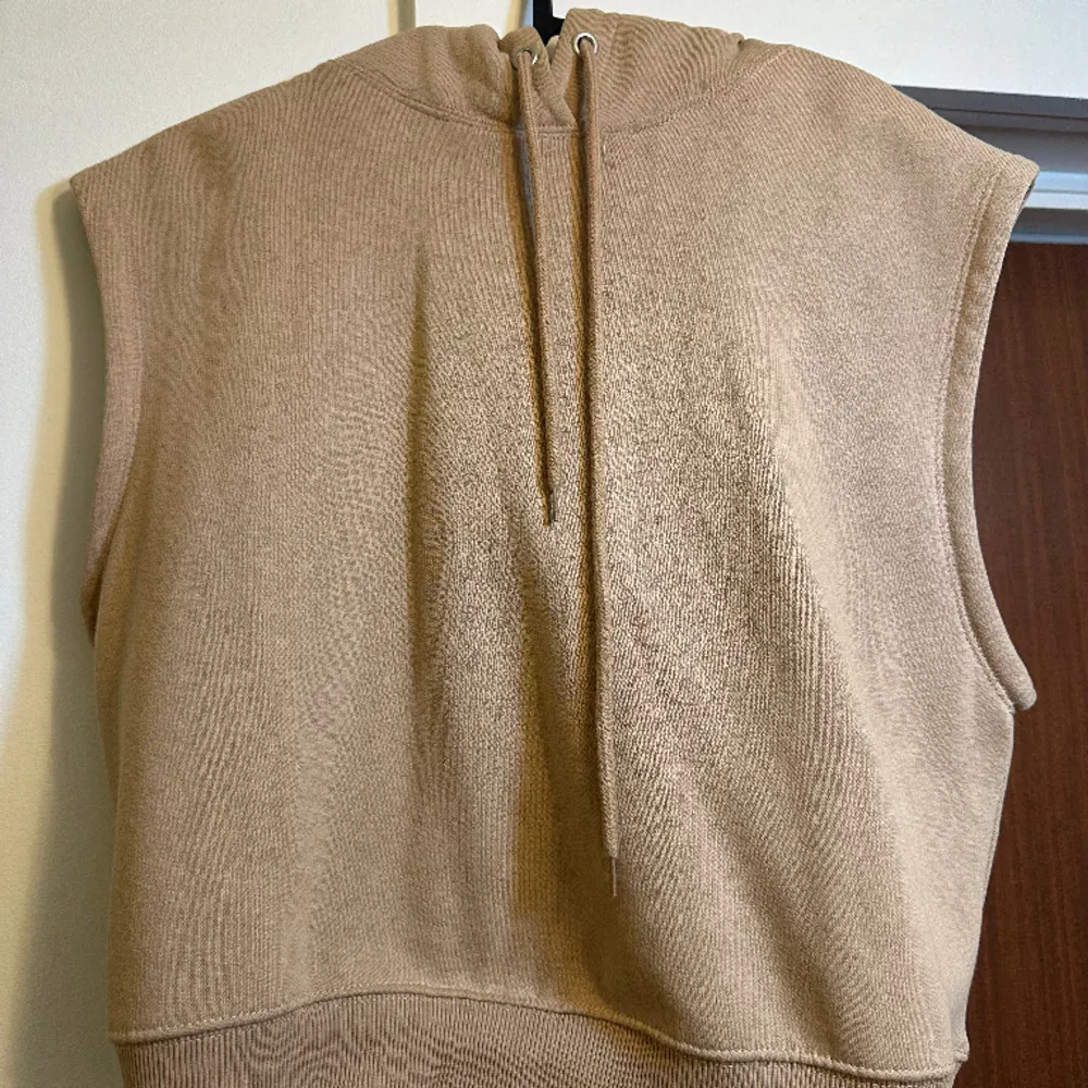 En jettfin brun väst/ hoodie från Lager 157, den är använd några gå ger men är i bra skick, kontakta för frågor💕. Hoodies.