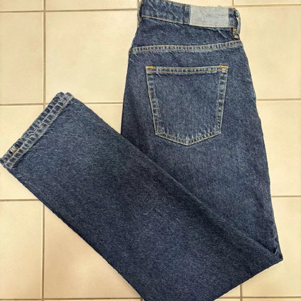 Mörkblå Karve Jeans | Skick: 8/10 - Modell: Regular fit - Vårt pris: 149 Nypris: 700. Jeans & Byxor.