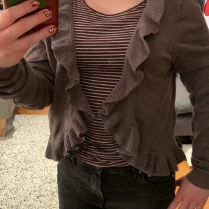 Brun kofta - Brun kofta från h&m i storlek L💗