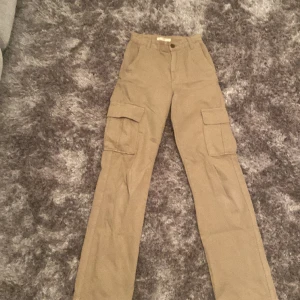 Cargo byxor  - Från stradivarius 