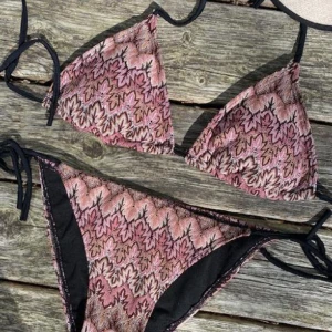 Supersnygg bikini!! - (Lånade bilder) Sjukt snygg bikini från design by si!  Tyvärr aldrig använd eftersom jag beställde fel storlek och hann inte lämna tillbaka.. Nypris: 423 kr