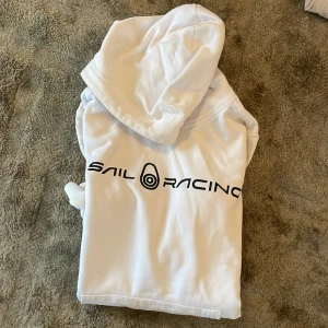 Sail Racing hoodie junior  - Använd men i bra skick.