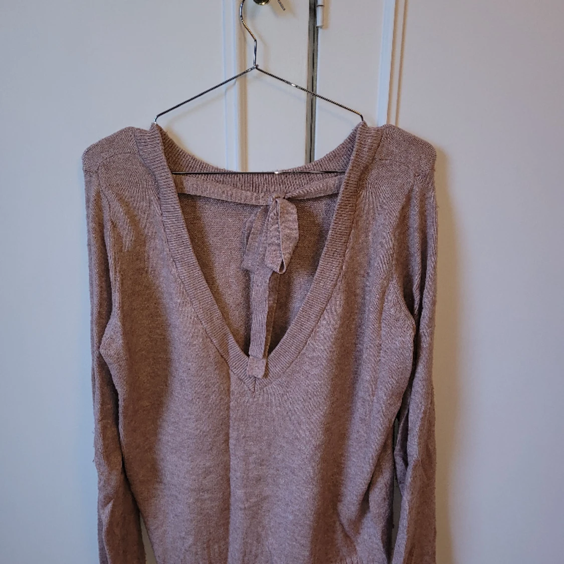 Stickad Vila tröja med rosett bak