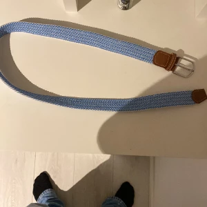 Flätat bälte - Hej säljer mitt flätade skärp/grischbälte eftersom jag inte använder den. Skick 10/10!