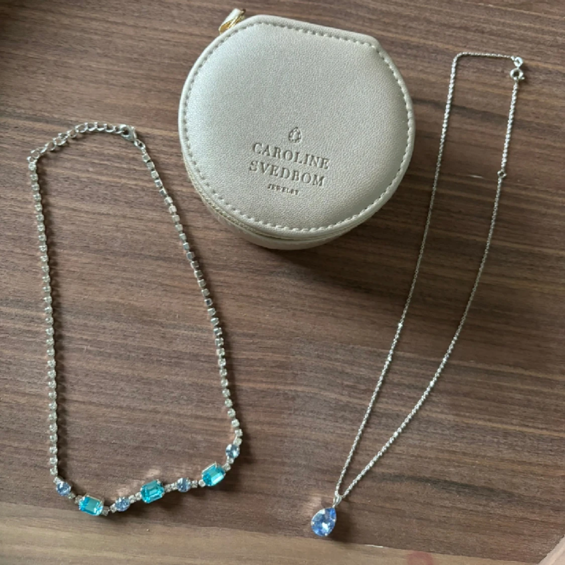 Caroline svedbom 2 halsband ord pris stora 1695 lilla 695 båda för 850kr