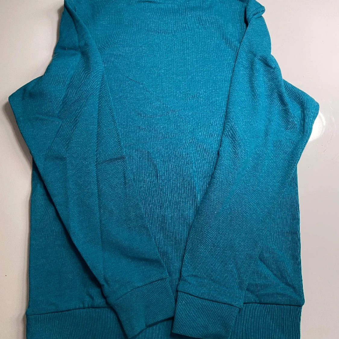 Oanvänd fin tröja - 90