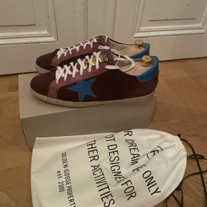 Golden goose - Säljer dessa riktigt feta och sällsynta golden goose som är i nyskick. Allt og ingår, nypris ligger på ungefär 5000