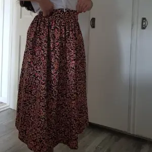 säljer denna jätte söta kjolen, nyskick!😇💘