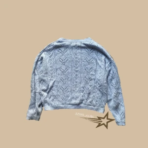 Blå stickad tröja  - Snygg blå stickad tröja i helt okej, använt skick!💕