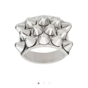 SÖKER  - Jag söker Edblad ring för 200 elr 240kr i storlek xs