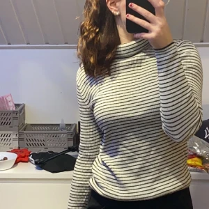 Randig tröja  - Randig tröja 