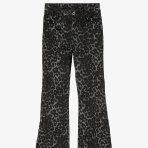 Leopard jeans - Populära leopard byxor från calzedonia, helt slutsålda! Endast använda en gång💓 nypris 600💓 frakt tillkommer på 66! Många intresserade!!! Köp DIREKT för 650 plus frakt