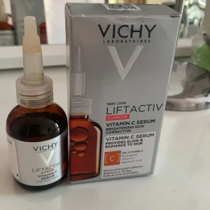 Serum - Köpte den för nån månad sen har använt en gång har så många såna serum så använder aldrig den längre jätte bra mot huden och hjälper till många saker du  får också en bra glans. Har kostat 574kr och plus är flaskan hel fylld 