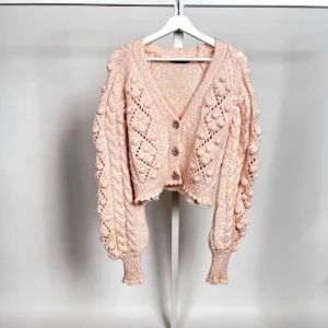 Stickad kofta - Strl S/M men mer en S