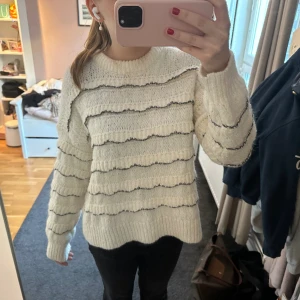 Stickad tröja zara  - Superfin stickad tröja från zara, kommer inte till användning längre 🫶🏼