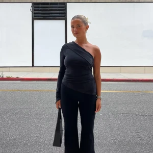 Djerf avenue  - Helt ny Midnight One Shoulder Top Ash i storlek xs 1000 kr Kan tänka mig att byta mot något annat från Djerf