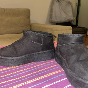 Snöskor - Så söta men inte min storlek. Nyskick bara använda 2 gånger. 