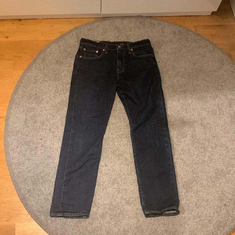 Ett par shyssta levis jeans i mycket bra skick Strlk 30 30  Kan mötas upp i Stockholm eller frakta Mitt pris 250 men kom med förslag. Jeans & Byxor.