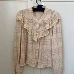 Blus!! - Jättefin blus från zara, ny utan prislapp!!💘