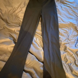 Svarta byxor - Knappt används strl XS 