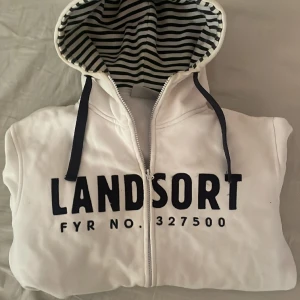 Landsort kofta - Snygg landsort kofta som jag ej använder längre, skriv vid fler bilder eller frågor!