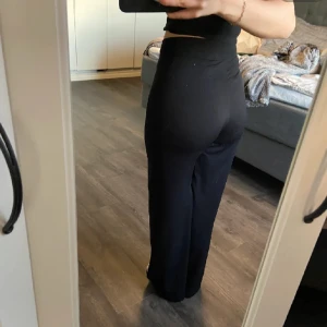 Kostymbyxor  - Raka kostymbyxor, är 163💥