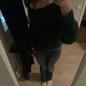 Bikbok tröja - En jätte fin & mysig tröja!! Den är i ett stretchigt & fluffigt material. Står att den är i L men den passar lik som i M & S(jätte fin om man stylear den!)💗