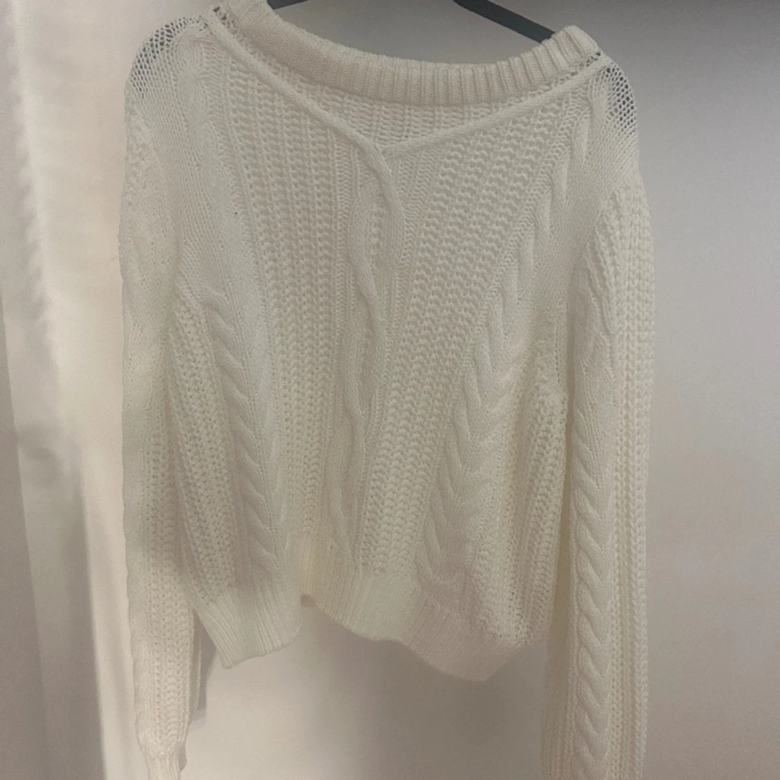 Vit stickad tröja 