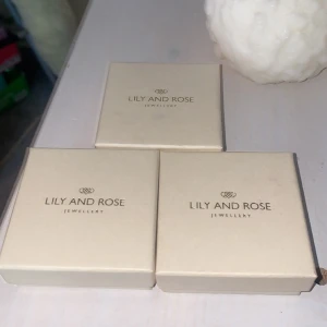 Lily and rose askar - OBS bara askarna! Alla 3 för 50, annars styckpris 25❤️