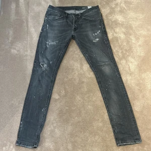 Dondup jeans  - Säljer dessa skit snygga Dondup jeans eftersom dom inte kommit till användning!  Färg grå Cond: 7/10