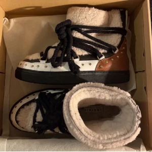 Inuikii - Jätte fina knappt använda inukiiis i storlek 37💞 Nypris 3700!