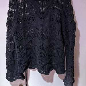 zara tröja - supercool stickad see trough tröja från zara 🤍 storlek L, använd 1 gång
